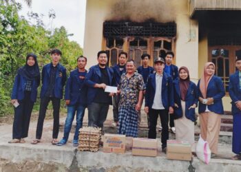 Karang Taruna Desa Kota Jawa Serahkan Donasi Kebakaran